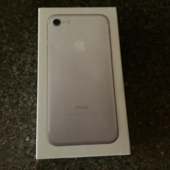 iPhone box - Picture 1 of 3